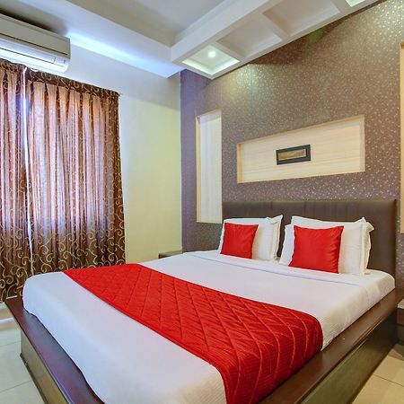 Oyo 4895 Abi Krishna Hotel ปอนดิเชอรี ภายนอก รูปภาพ