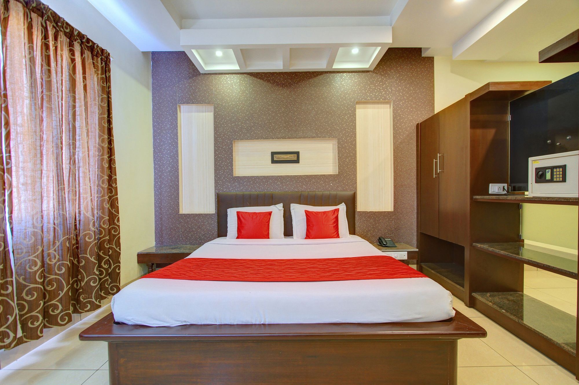 Oyo 4895 Abi Krishna Hotel ปอนดิเชอรี ภายนอก รูปภาพ
