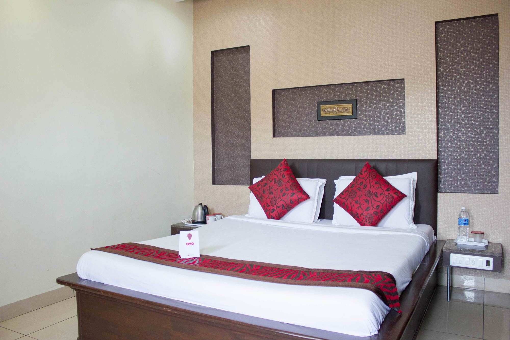 Oyo 4895 Abi Krishna Hotel ปอนดิเชอรี ภายนอก รูปภาพ