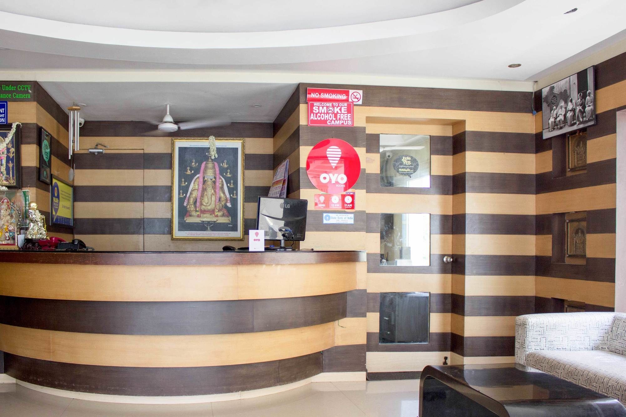 Oyo 4895 Abi Krishna Hotel ปอนดิเชอรี ภายนอก รูปภาพ