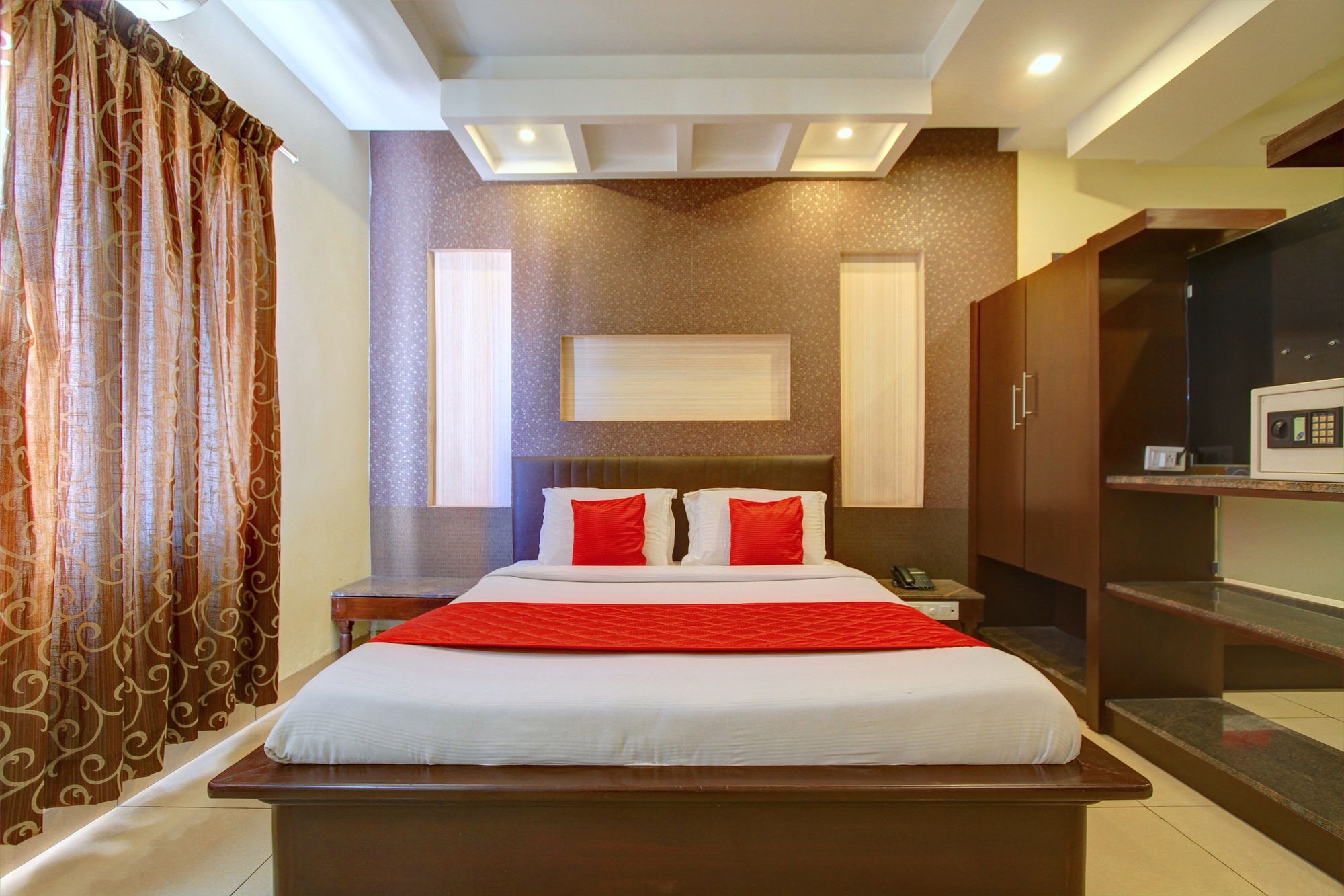 Oyo 4895 Abi Krishna Hotel ปอนดิเชอรี ภายนอก รูปภาพ