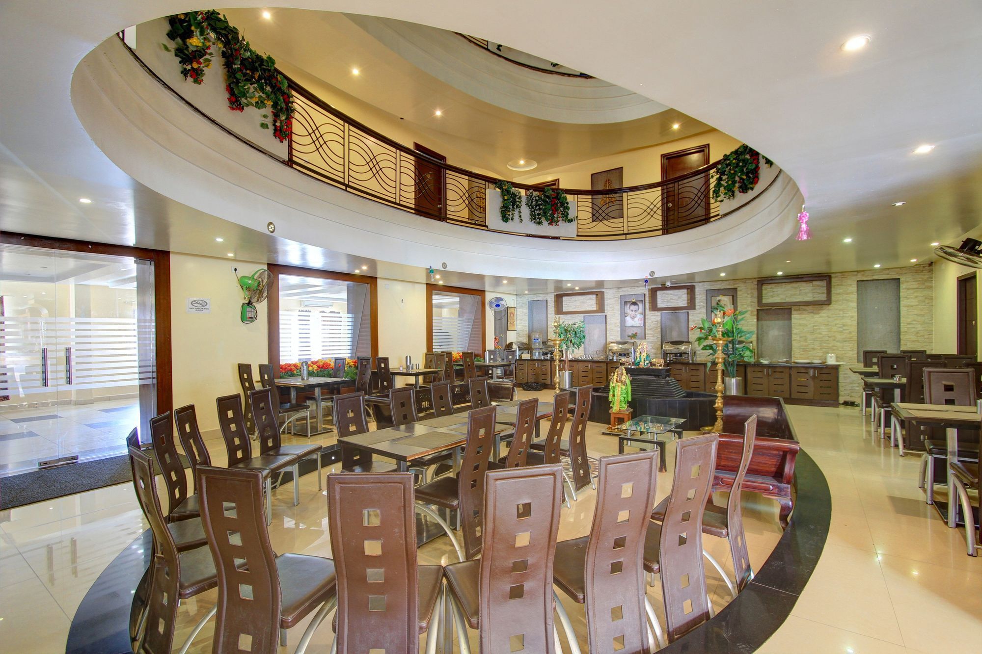 Oyo 4895 Abi Krishna Hotel ปอนดิเชอรี ภายนอก รูปภาพ