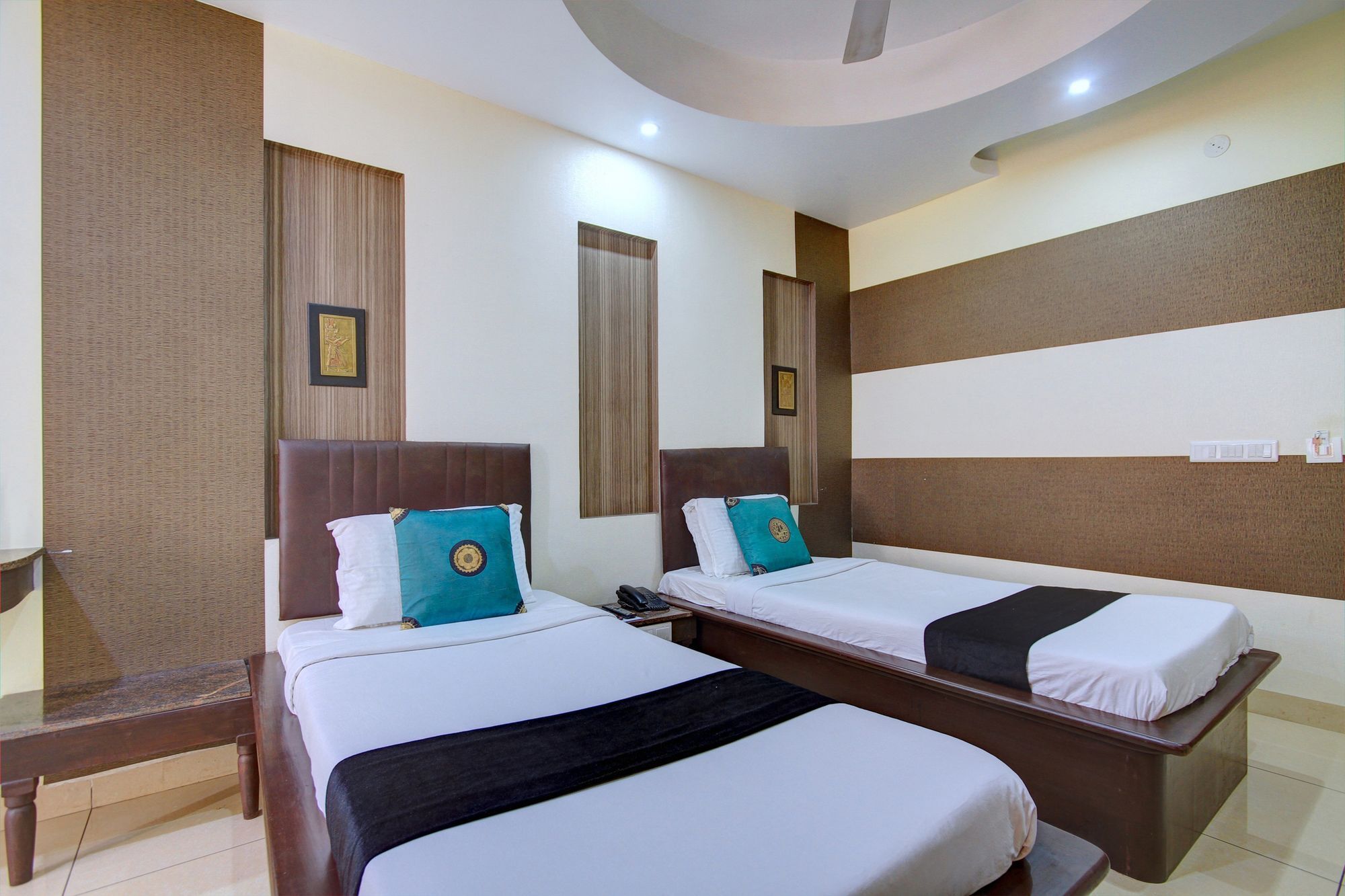 Oyo 4895 Abi Krishna Hotel ปอนดิเชอรี ภายนอก รูปภาพ