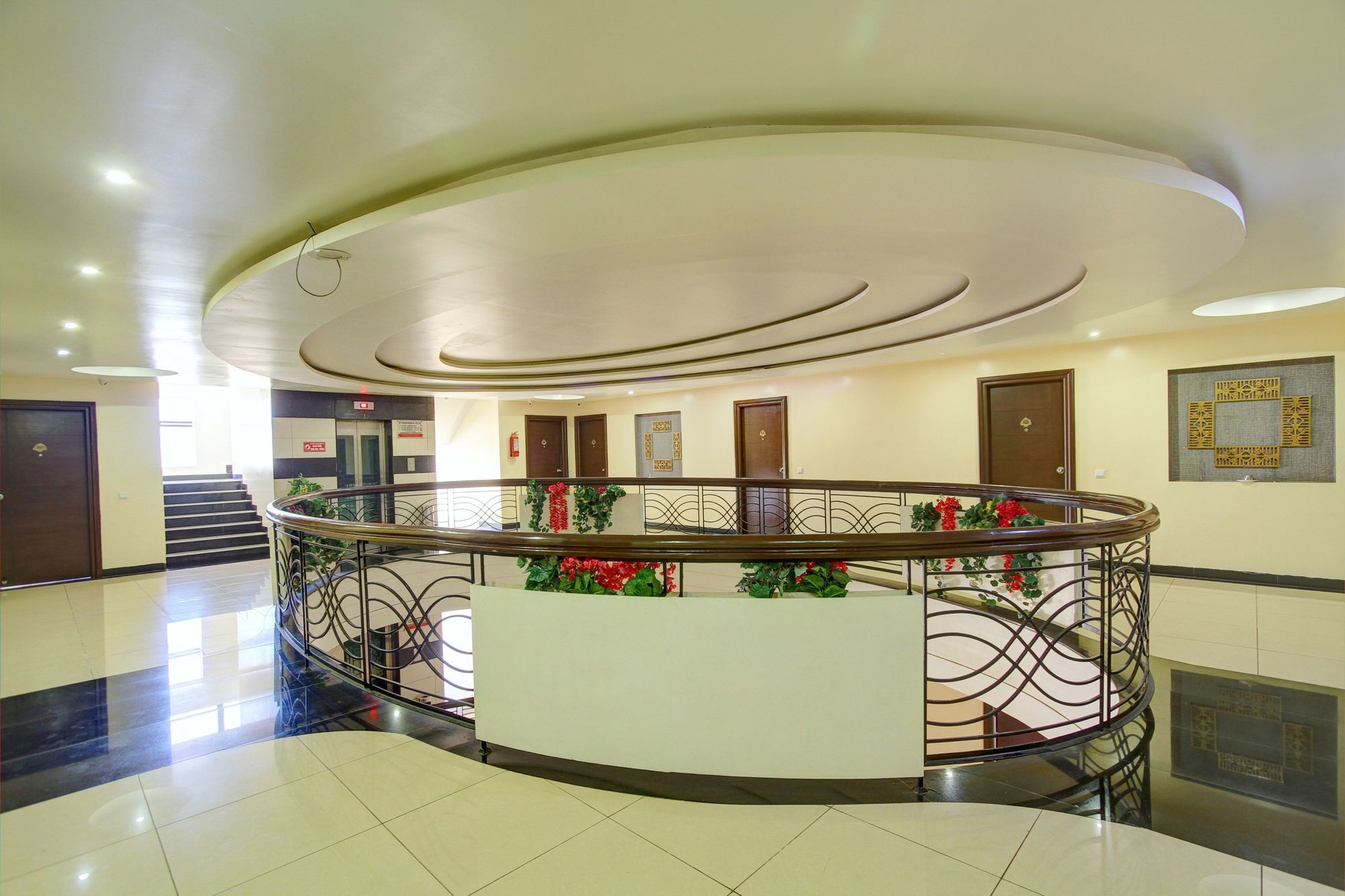 Oyo 4895 Abi Krishna Hotel ปอนดิเชอรี ภายนอก รูปภาพ