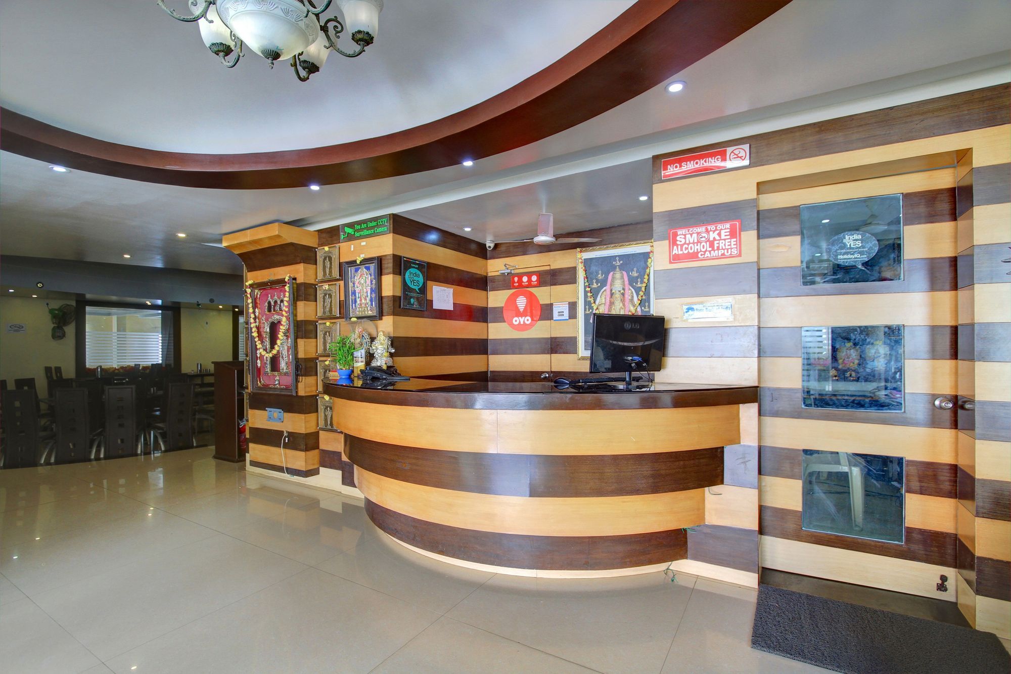 Oyo 4895 Abi Krishna Hotel ปอนดิเชอรี ภายนอก รูปภาพ