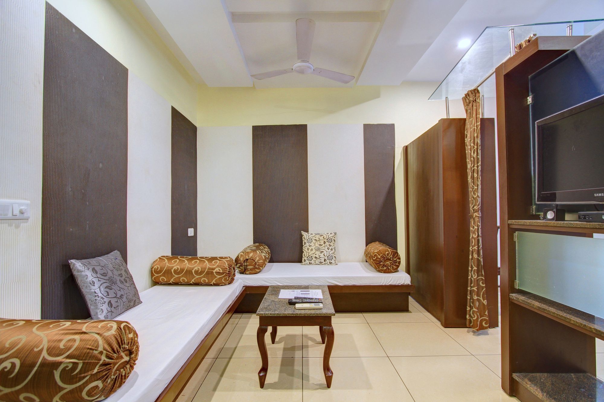 Oyo 4895 Abi Krishna Hotel ปอนดิเชอรี ภายนอก รูปภาพ