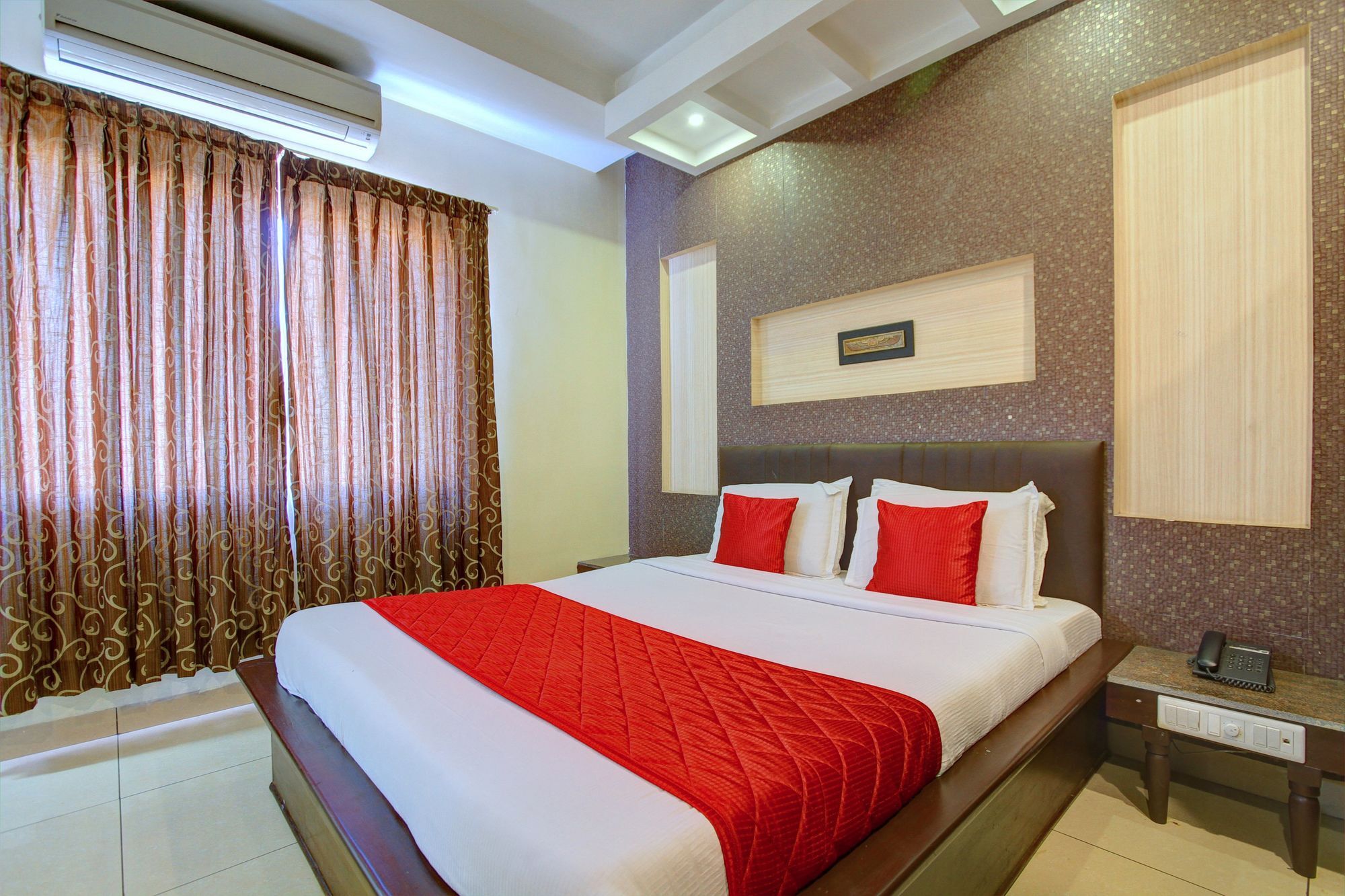 Oyo 4895 Abi Krishna Hotel ปอนดิเชอรี ภายนอก รูปภาพ